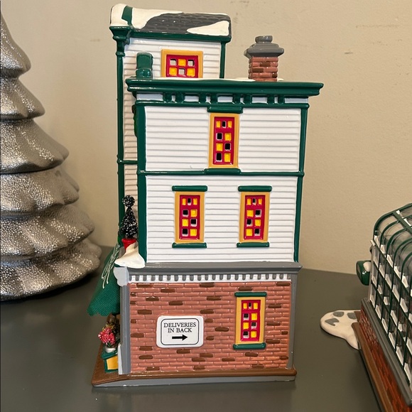 Snow Village Department 56 Secret Garden Florist & Greenhouse.  Set of 2 - Picture 6 of 15